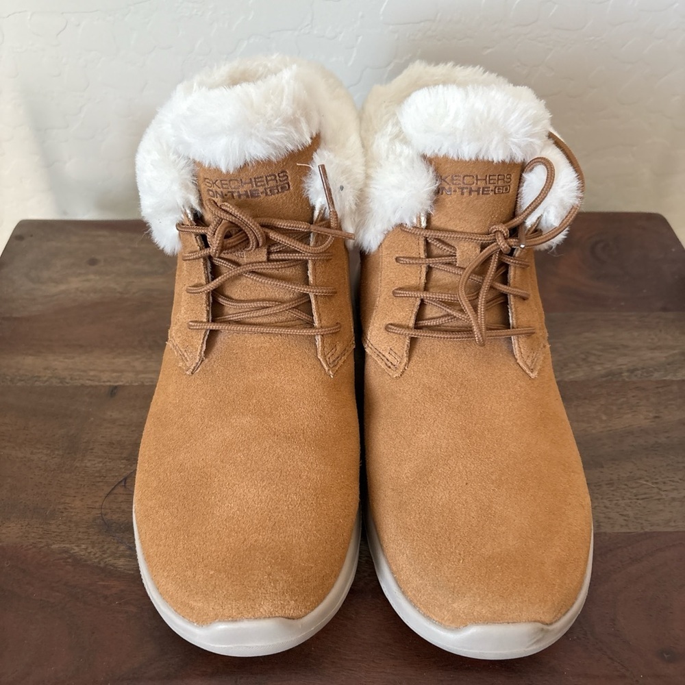 Skechers  women’s Tan Ankle Boots with White Fur. 9.5 - Picture 2 of 7